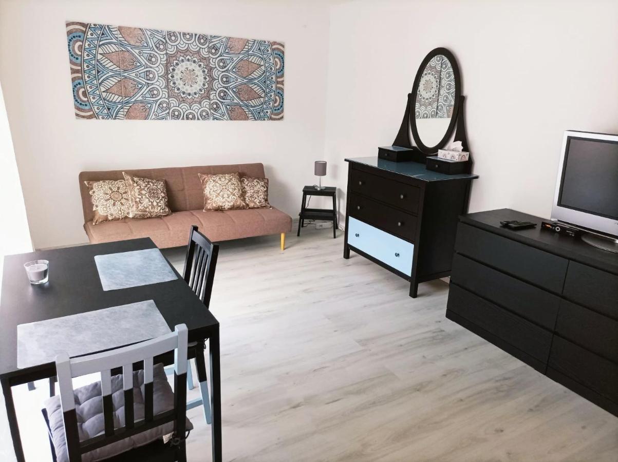 Kleine Ferienwohnung Mit Terrasse Am Waldrand Шенау Екстер'єр фото